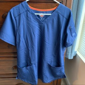 Dickies Dynamix Women’s scrub top, navy blue
